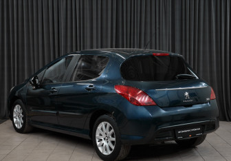Подержанный автомобиль Peugeot 308 Hatchback 2011 года (7 фото)