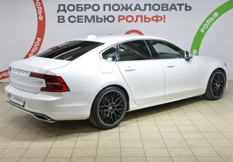 Подержанный автомобиль Volvo S90 2018 года (4 фото)