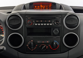 Подержанный автомобиль Peugeot Partner 2021 года (17 фото)