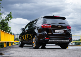 Подержанный автомобиль Kia Carnival 2019 года (6 фото)