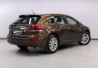 Подержанный автомобиль Toyota Venza 2014 года (5 фото)