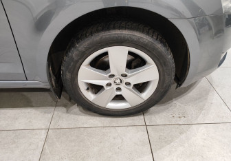 Подержанный автомобиль Skoda Octavia Wagon 2016 года (12 фото)