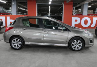 Подержанный автомобиль Peugeot 308 Hatchback 2012 года (4 фото)
