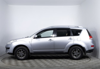 Подержанный автомобиль Citroen C-Crosser 2011 года (8 фото)