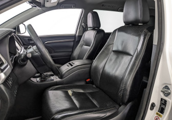 Подержанный автомобиль Toyota Highlander 2015 года (20 фото)