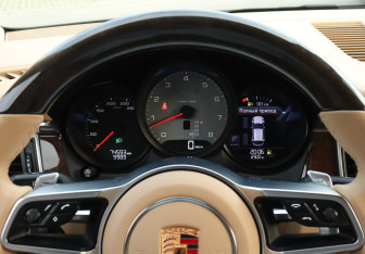 Подержанный автомобиль Porsche Macan 2014 года (11 фото)