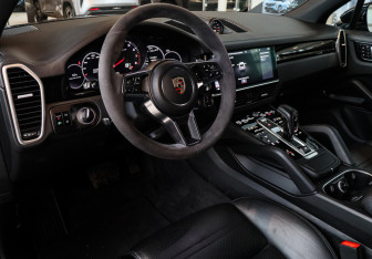 Подержанный автомобиль Porsche Cayenne 2019 года (15 фото)