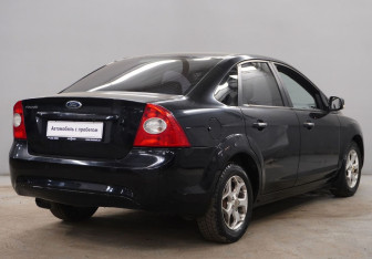 Подержанный автомобиль Ford Focus Sedan 2009 года (7 фото)