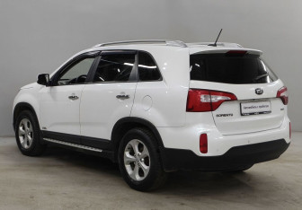 Подержанный автомобиль Kia Sorento 2014 года (7 фото)