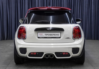 Подержанный автомобиль MINI Hatch 2016 года (6 фото)