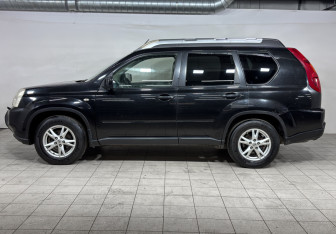 Подержанный автомобиль Nissan X-Trail 2008 года (8 фото)