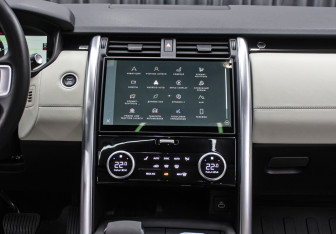 Подержанный автомобиль Land Rover Discovery 2022 года (15 фото)