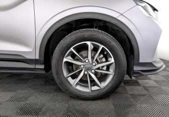 Подержанный автомобиль Geely Coolray 2023 года (17 фото)