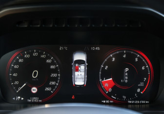 Подержанный автомобиль Volvo XC90 2017 года (13 фото)