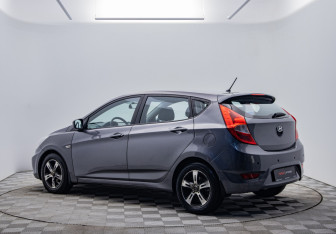Подержанный автомобиль Hyundai Solaris Hatchback 2013 года (7 фото)
