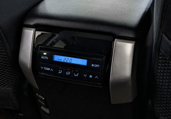 Подержанный автомобиль Toyota Land Cruiser Prado 2021 года (30 фото)