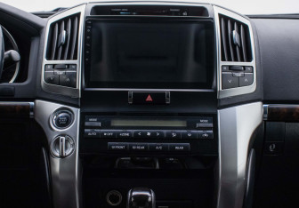 Подержанный автомобиль Toyota Land Cruiser Suv 2012 года (12 фото)
