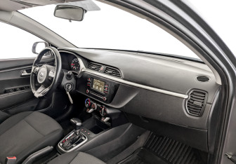 Подержанный автомобиль Kia Rio Hatchback 2021 года (11 фото)