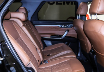 Подержанный автомобиль Changan CS95 2023 года (18 фото)