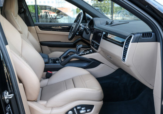 Подержанный автомобиль Porsche Cayenne 2021 года (11 фото)