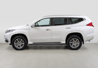 Подержанный автомобиль Mitsubishi Pajero Sport 2018 года (8 фото)