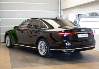 Подержанный автомобиль Audi A8 2018 года (6 фото)