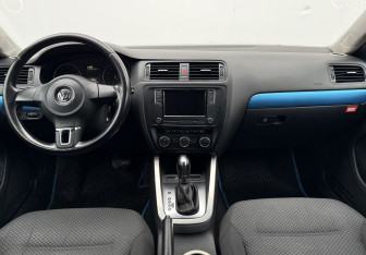 Подержанный автомобиль Volkswagen Jetta Sedan 2013 года (12 фото)