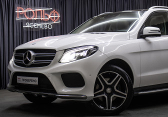 Подержанный автомобиль Mercedes-Benz GLE 2016 года (24 фото)
