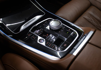 Подержанный автомобиль BMW X7 2022 года (28 фото)