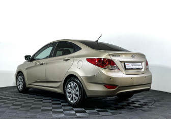 Подержанный автомобиль Hyundai Solaris Sedan 2011 года (7 фото)