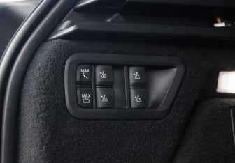 Подержанный автомобиль BMW X7 2023 года (35 фото)