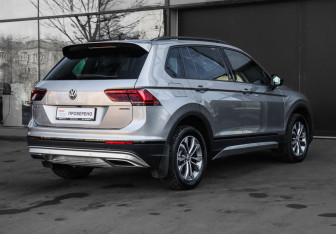 Подержанный автомобиль Volkswagen Tiguan 2018 года (4 фото)