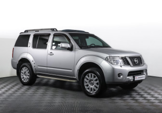 Подержанный автомобиль Nissan Pathfinder 2010 года (3 фото)