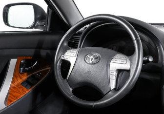 Подержанный автомобиль Toyota Camry Sedan 2008 года (16 фото)