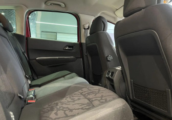 Подержанный автомобиль Peugeot 3008 2011 года (12 фото)