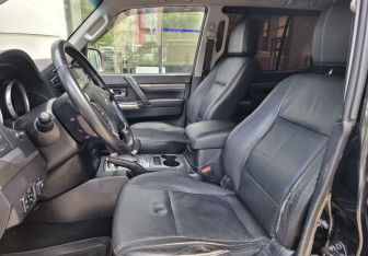 Подержанный автомобиль Mitsubishi Pajero 2011 года (10 фото)