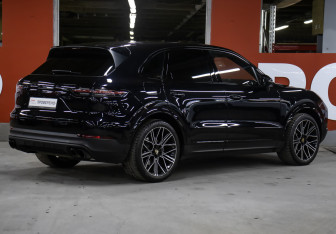 Подержанный автомобиль Porsche Cayenne 2021 года (5 фото)