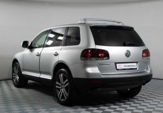 Подержанный автомобиль Volkswagen Touareg 2008 года (7 фото)