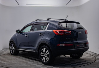 Подержанный автомобиль Kia Sportage 2011 года (7 фото)