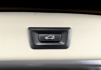 Подержанный автомобиль BMW X3 2016 года (24 фото)