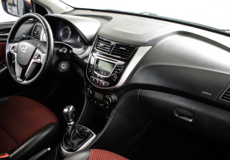 Подержанный автомобиль Hyundai Solaris Hatchback 2011 года (9 фото)