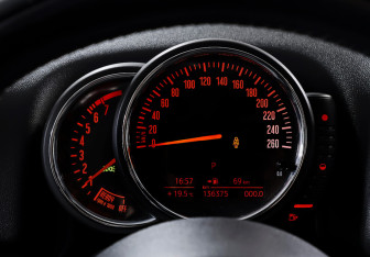 Подержанный автомобиль MINI Countryman 2017 года (15 фото)