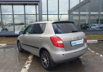 Подержанный автомобиль Skoda Fabia Hatchback 2012 года (7 фото)