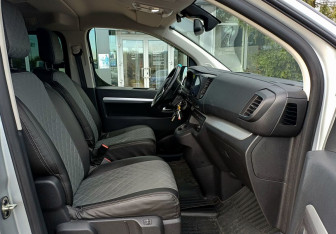 Подержанный автомобиль Peugeot Traveller 2019 года (21 фото)