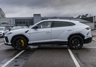Подержанный автомобиль Lamborghini Urus 2020 года (13 фото)