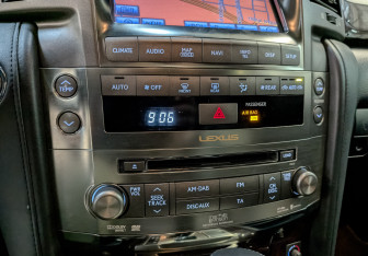 Подержанный автомобиль Lexus LX 2010 года (26 фото)