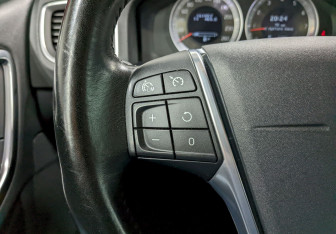 Подержанный автомобиль Volvo S60 2012 года (27 фото)