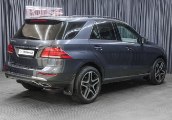 Подержанный автомобиль Mercedes-Benz GLE 2015 года (5 фото)