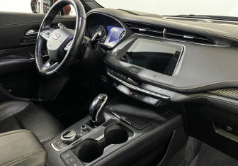 Подержанный автомобиль Cadillac XT4 2020 года (9 фото)