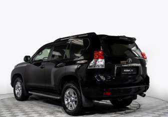 Подержанный автомобиль Toyota Land Cruiser Prado 2012 года (7 фото)